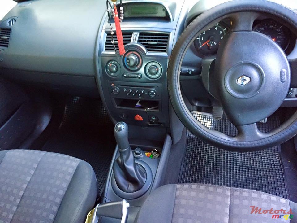 2006' Renault Megane photo #2