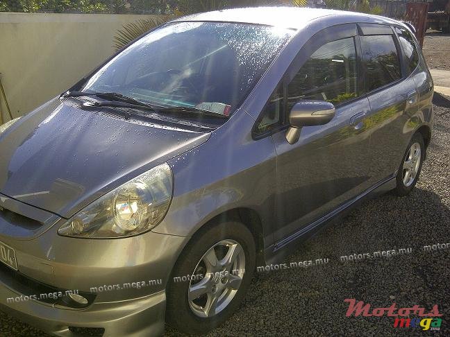 2004' Honda Fit RS photo #1