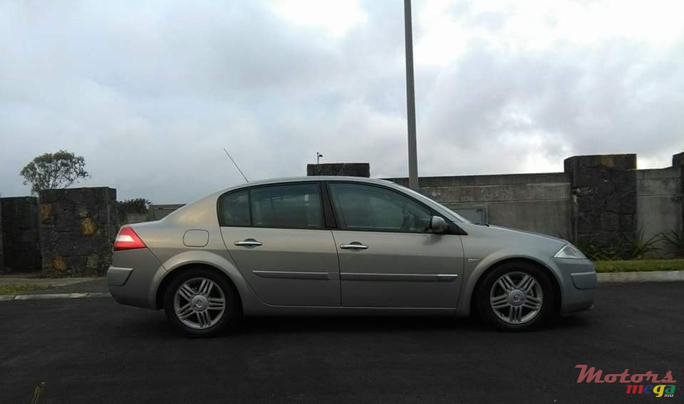 2004' Renault Megane Il Berline photo #4