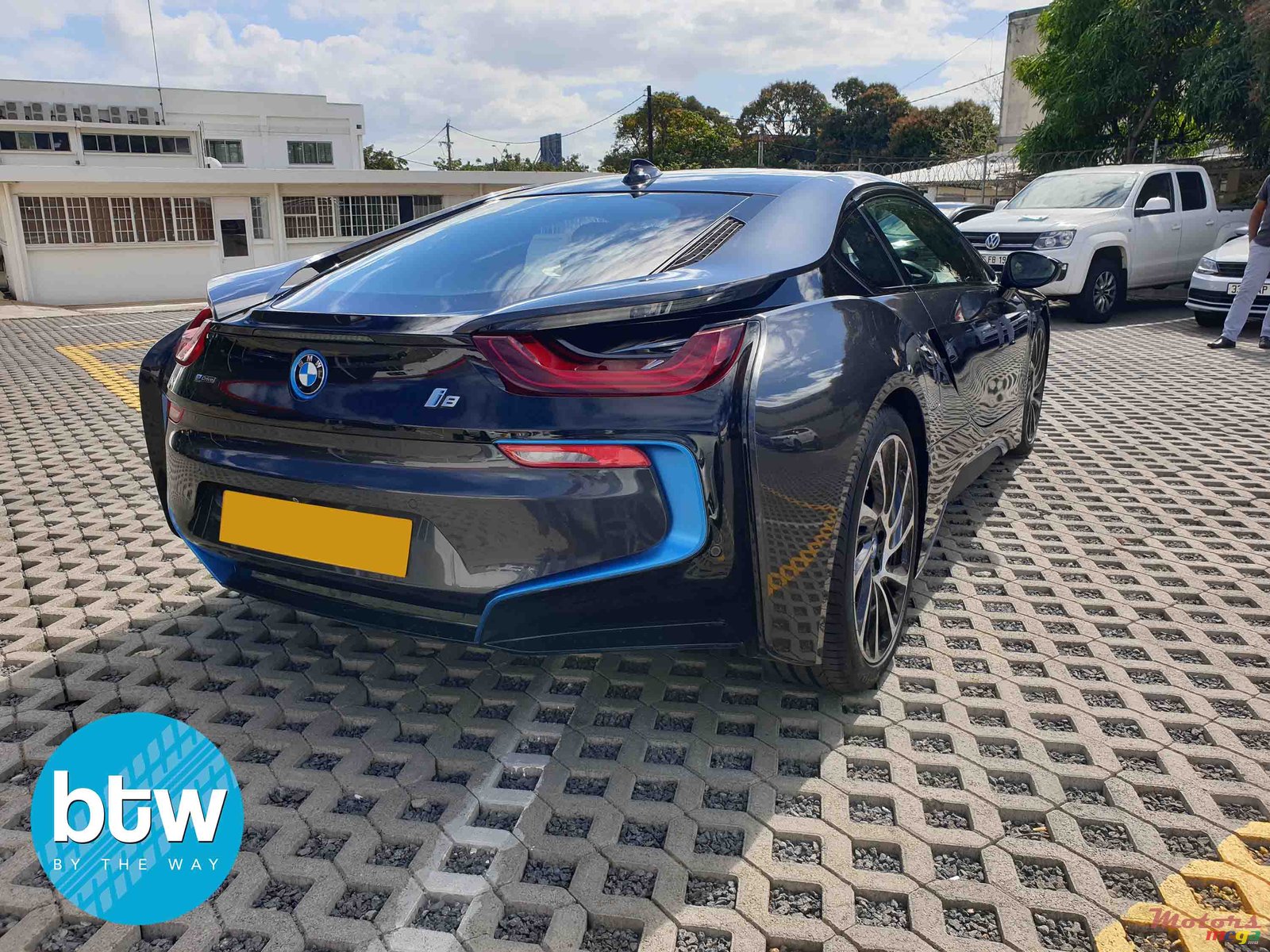2015' BMW i8 Pure impulse package photo #3