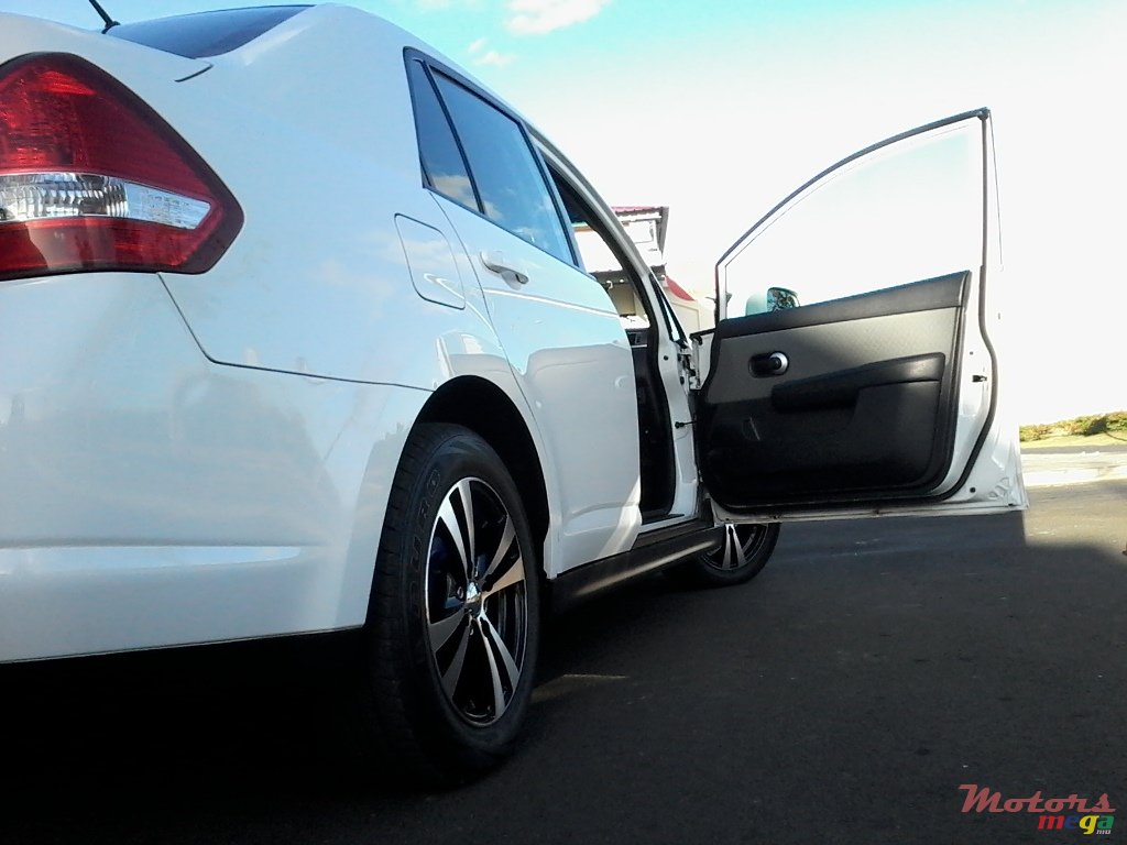 2006' Nissan Tiida photo #5