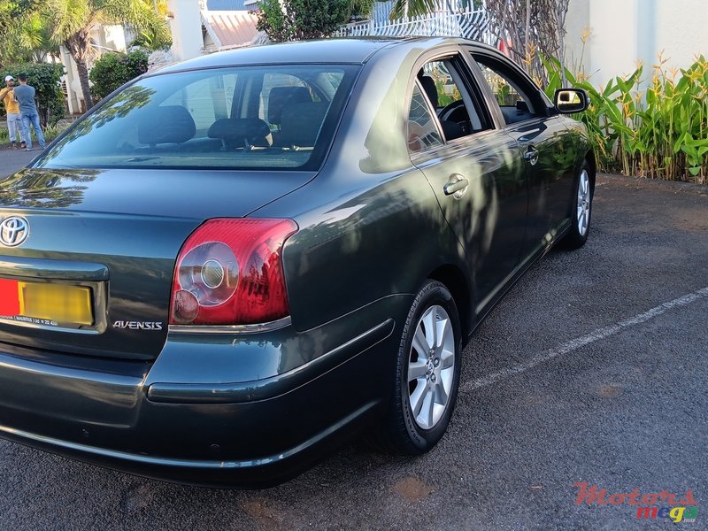 2007' Toyota Avensis photo #1
