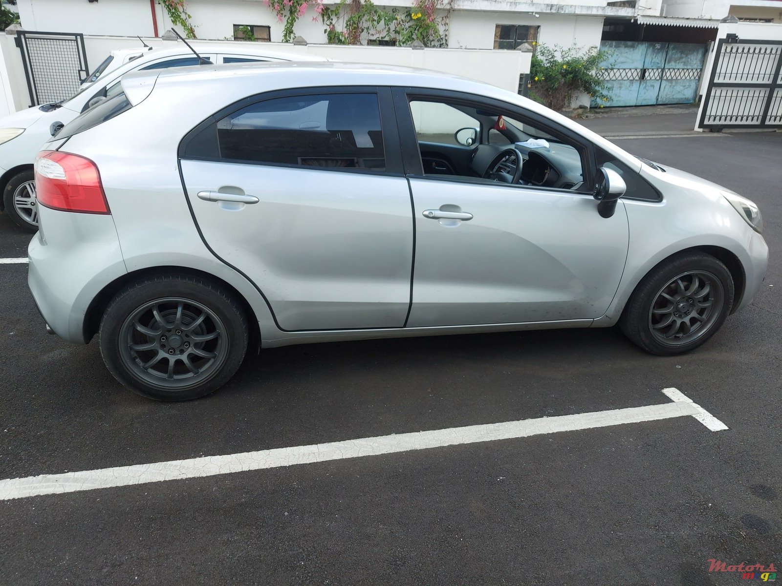 2012' Kia Rio photo #2