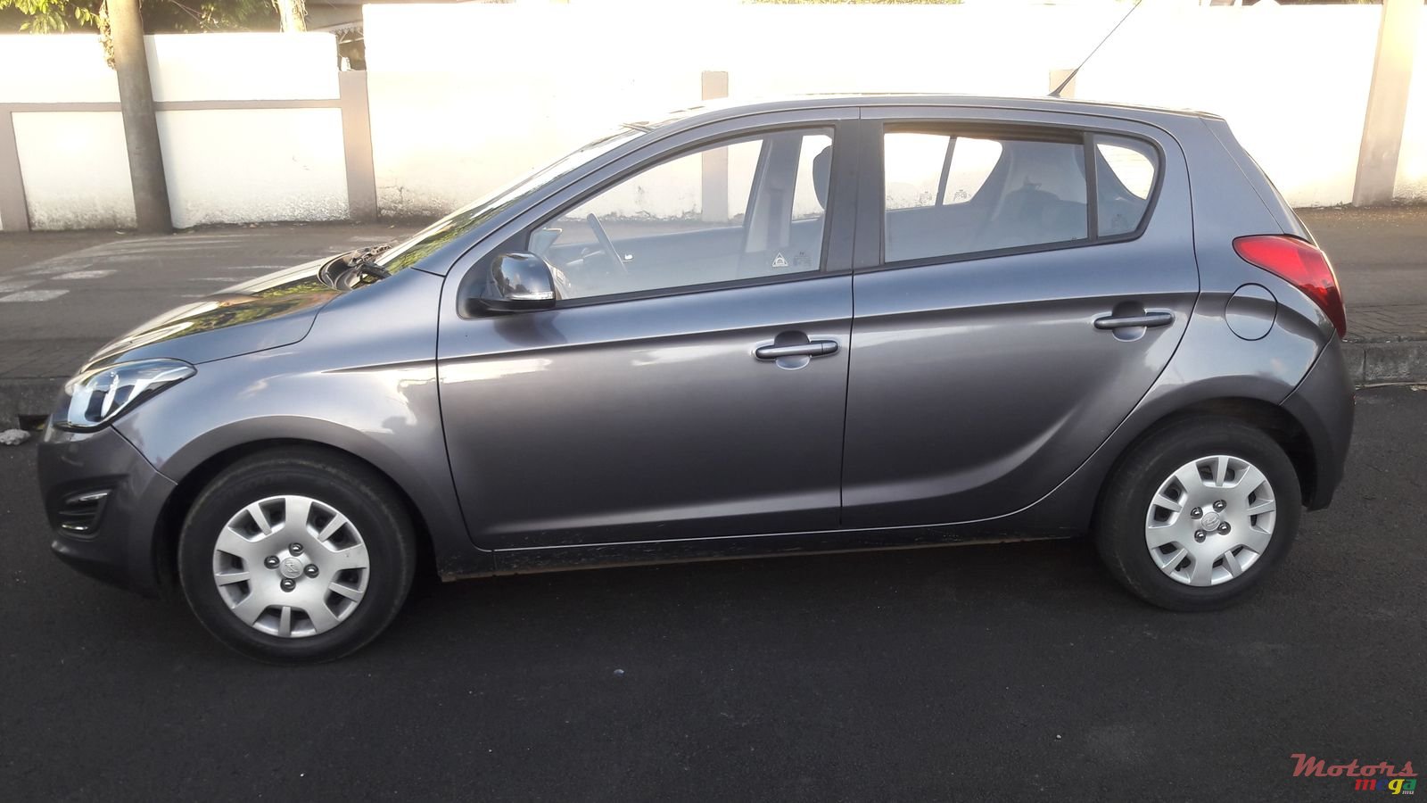 2015' Hyundai i20 Hatchback photo #4