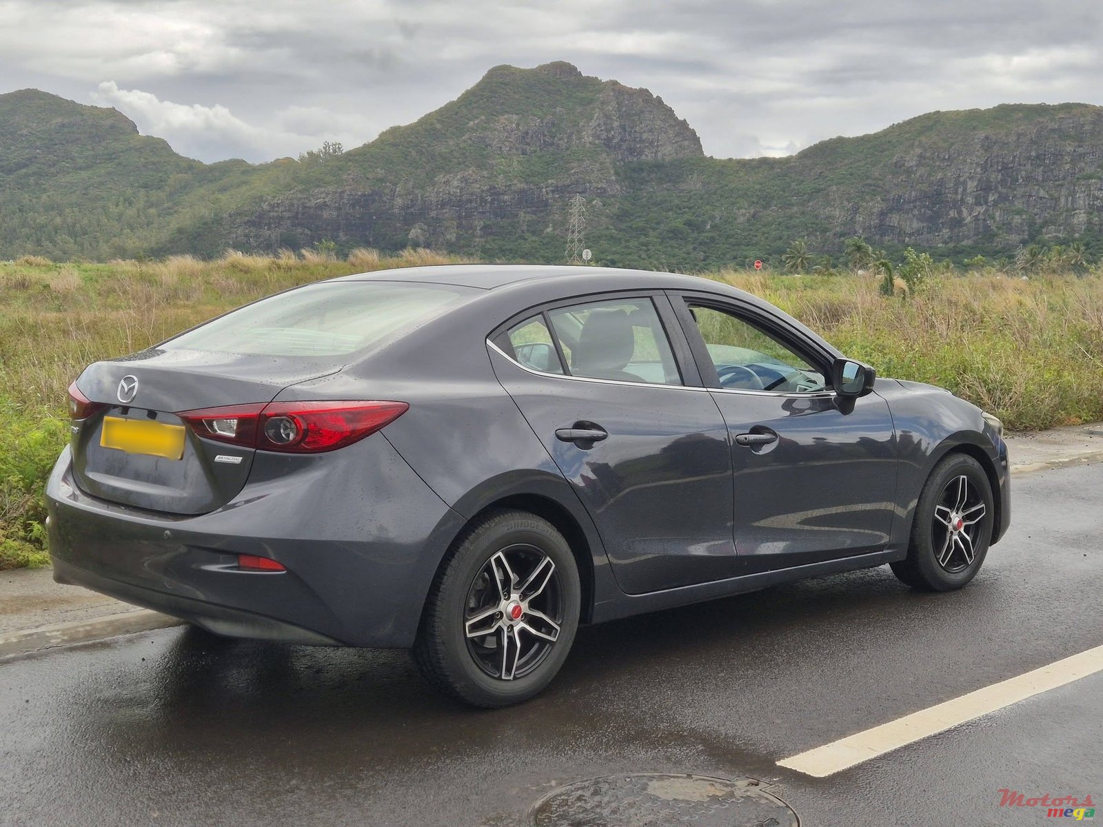 2017' Mazda 3 Skyactiv photo #2