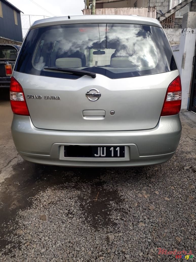 2011' Nissan Grand Livina photo #2