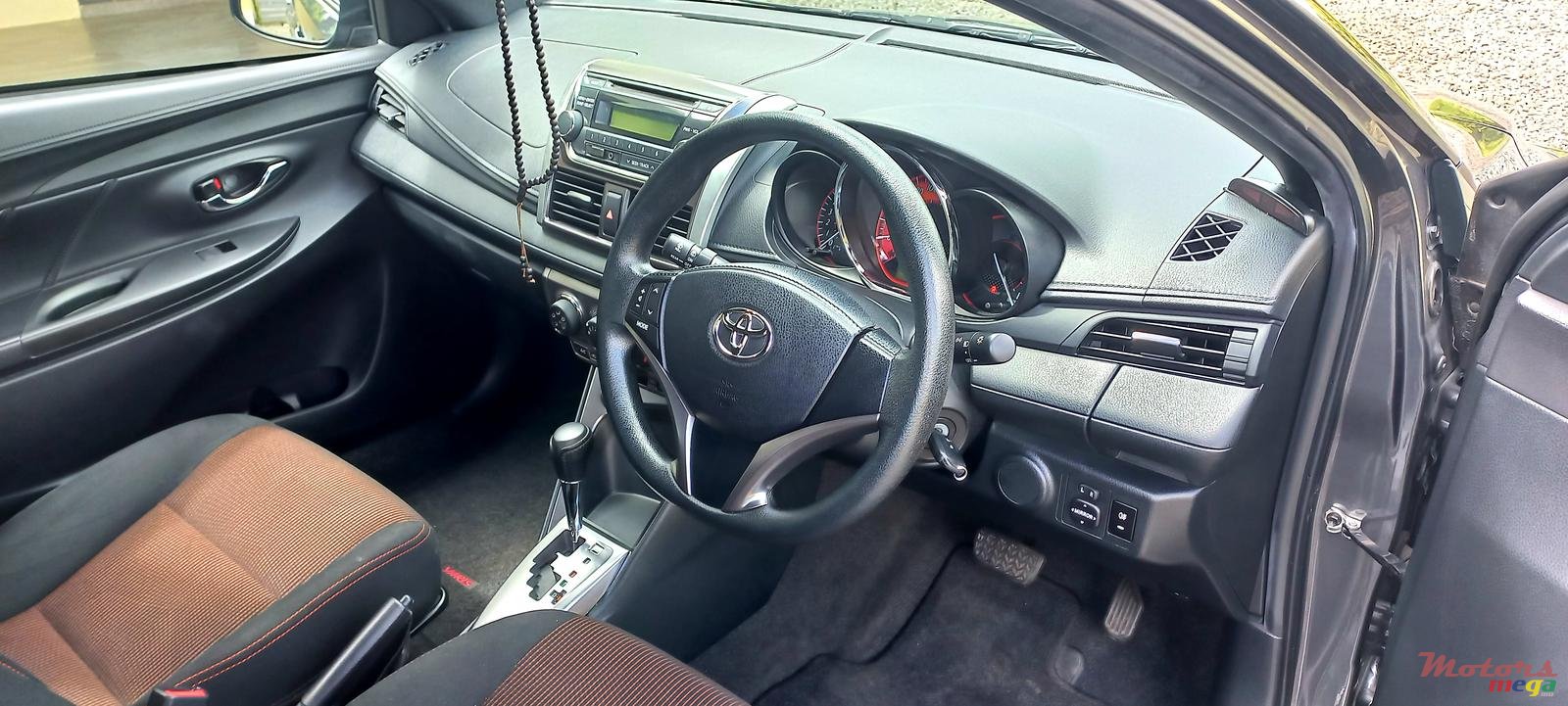 2017' Toyota Yaris photo #3