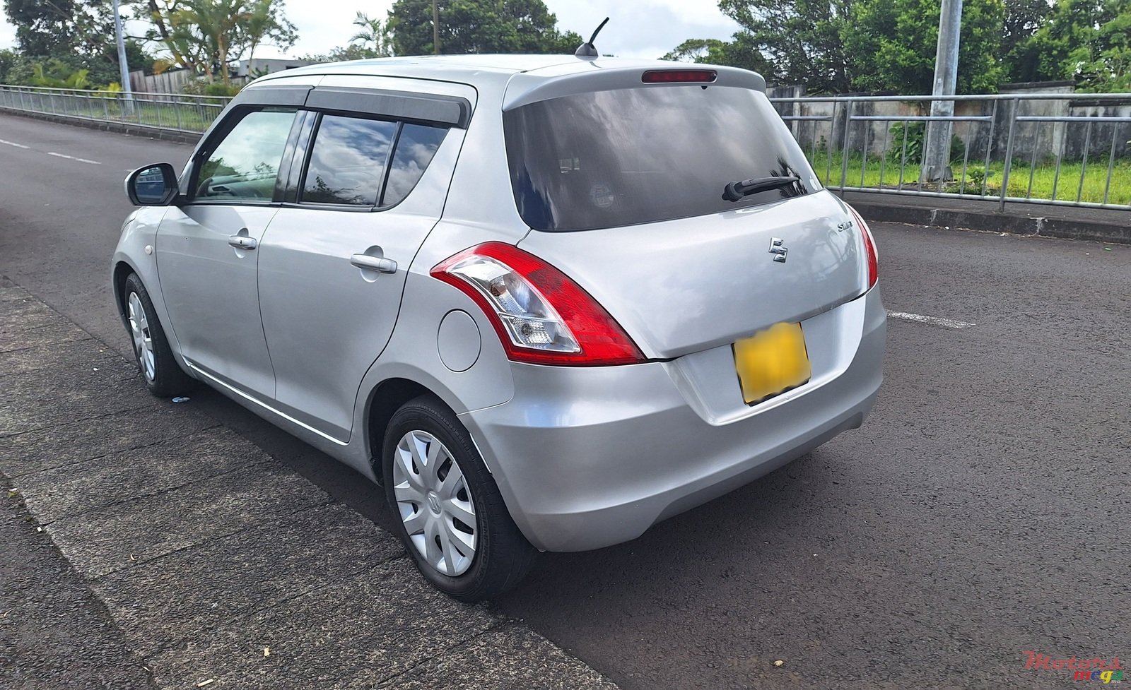 2012' Suzuki Swift photo #2