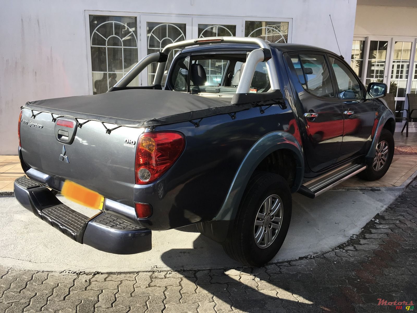2010' Mitsubishi photo #4