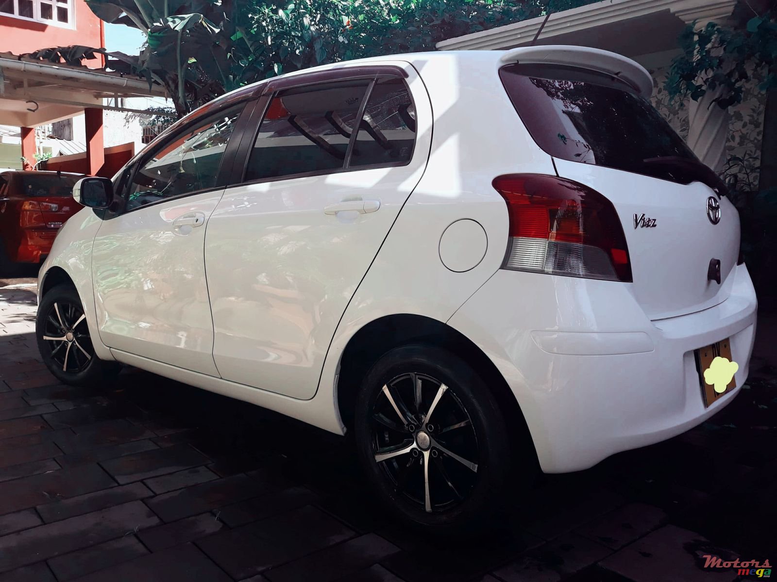 2011' Toyota Vitz 1300cc photo #1