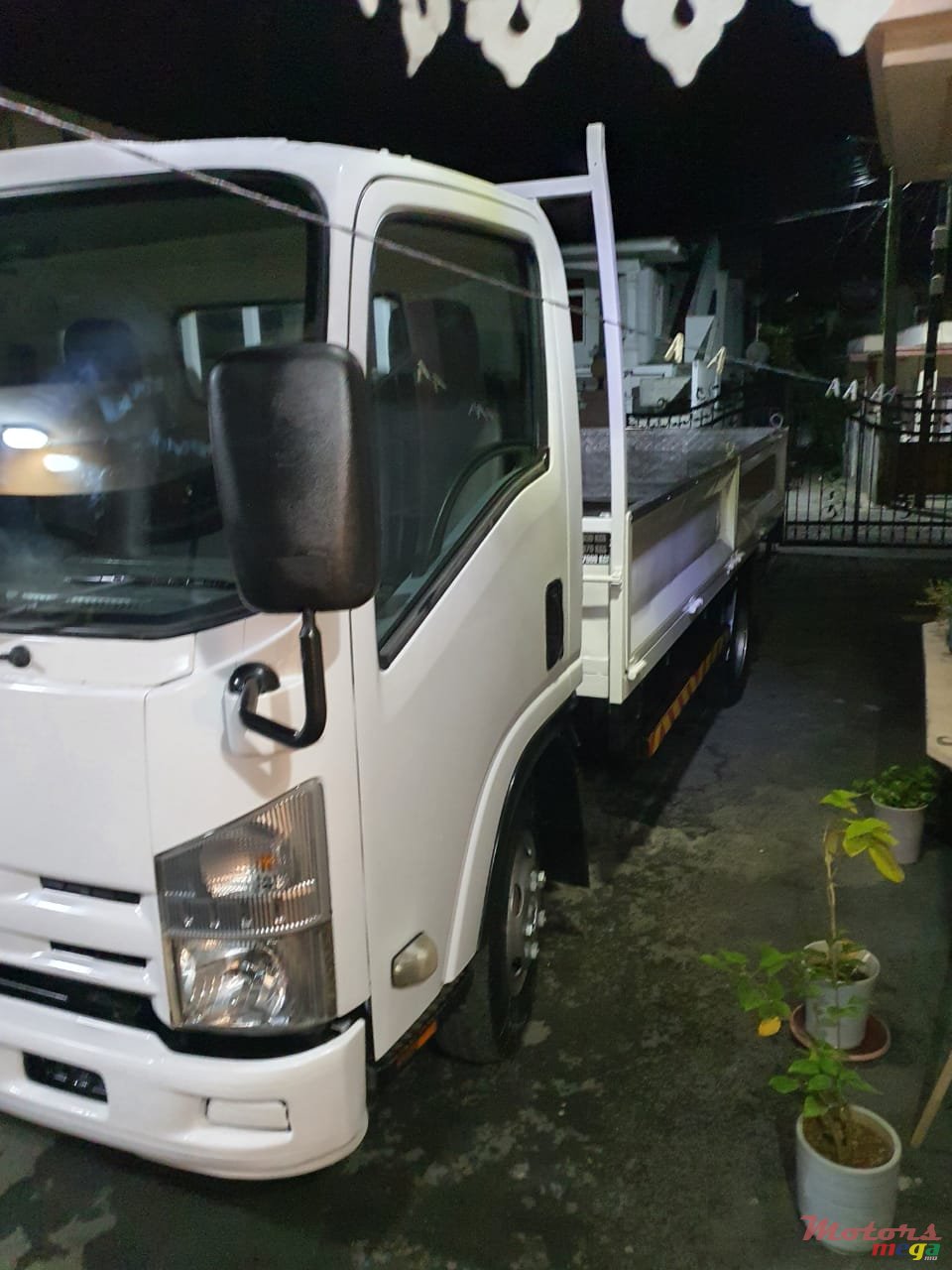 2012' Isuzu photo #2