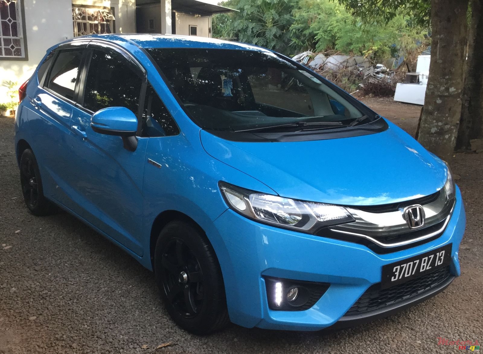 2013' Honda Fit Hybrid photo #3