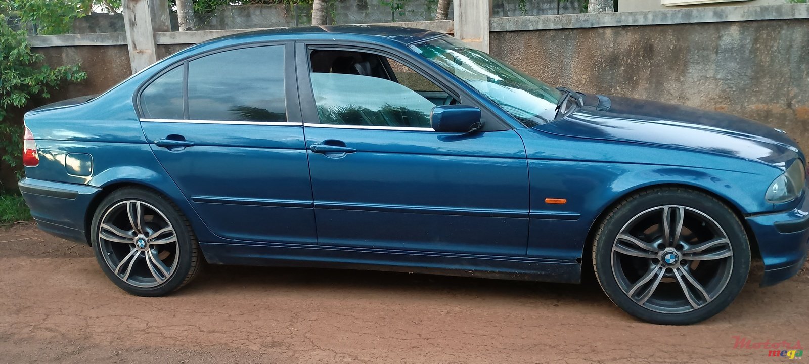 2001' BMW 3 Series Sedan photo #1