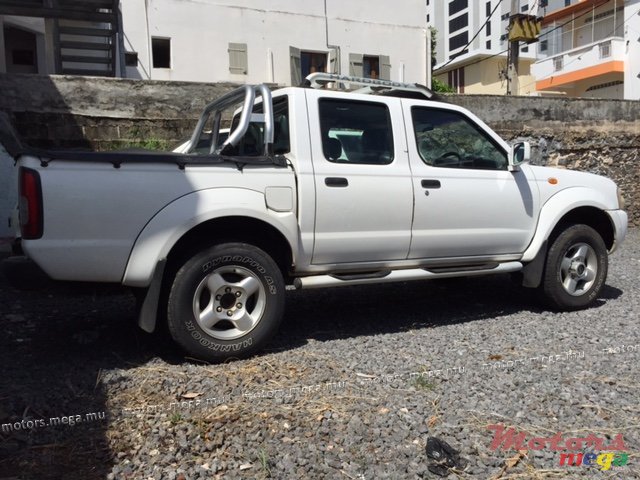 2003' Nissan Hardbody photo #1