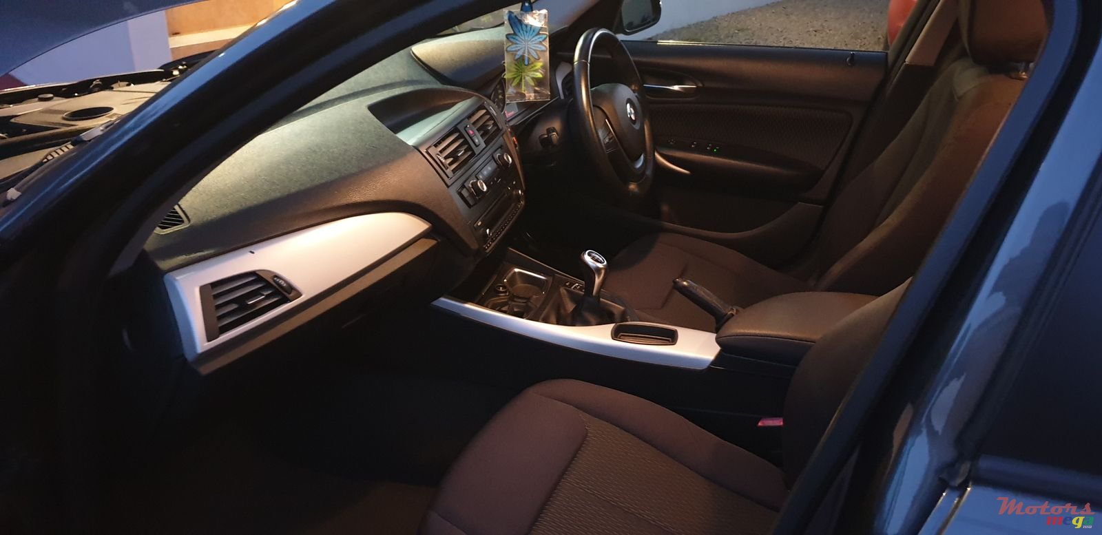 2011' BMW 118 photo #4