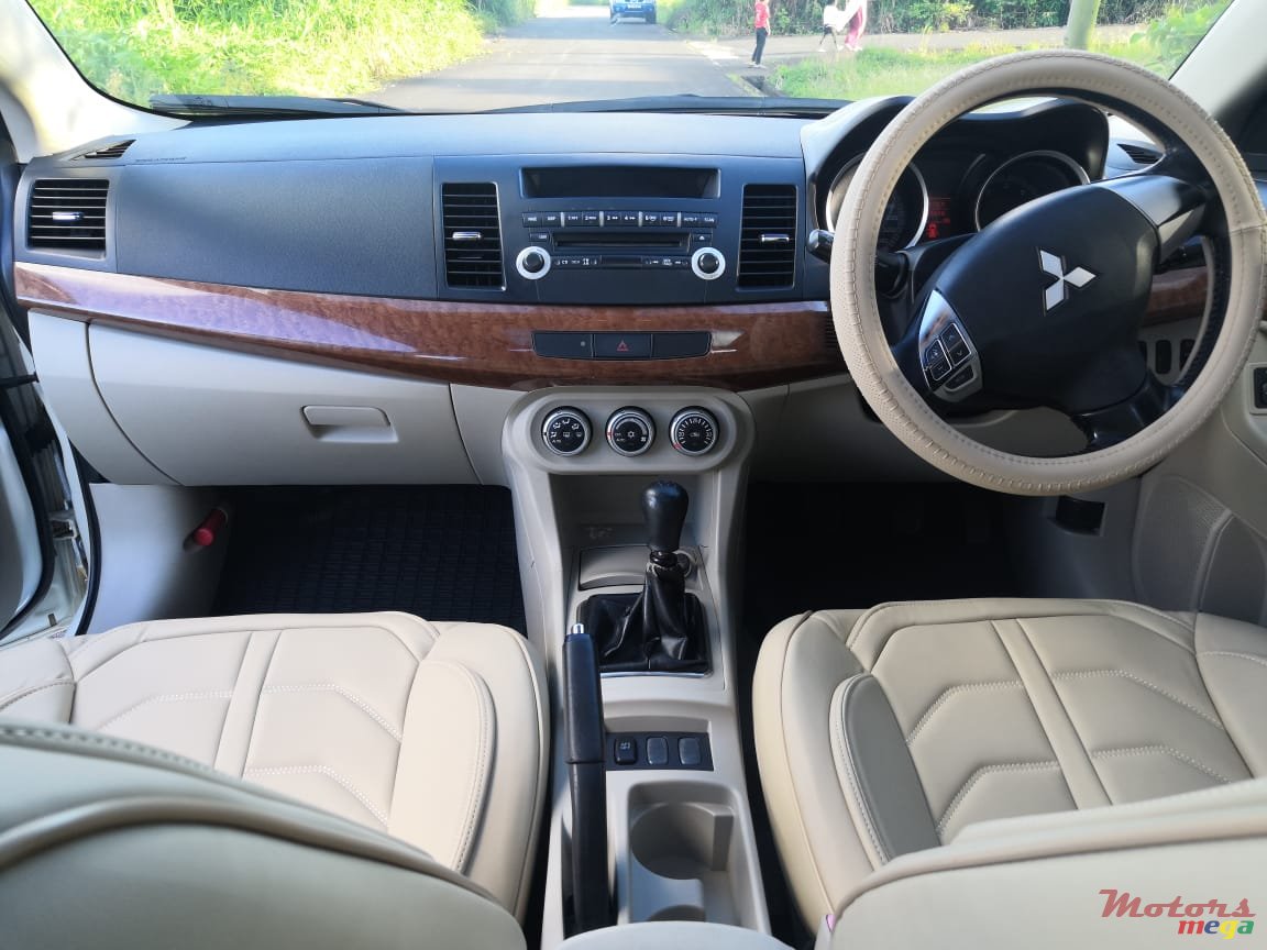 2008' Mitsubishi Lancer Evolution Fully Executive photo #3