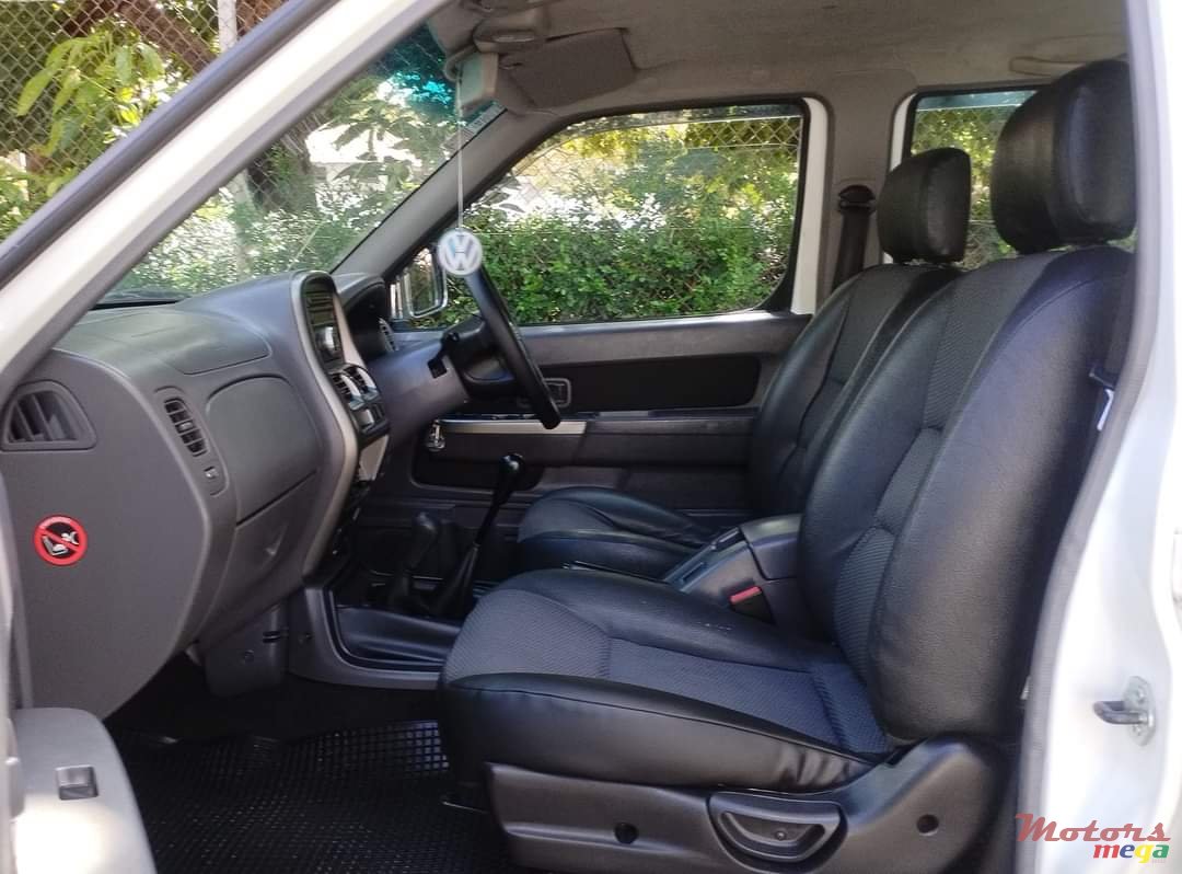 2015' Nissan NP300 photo #3