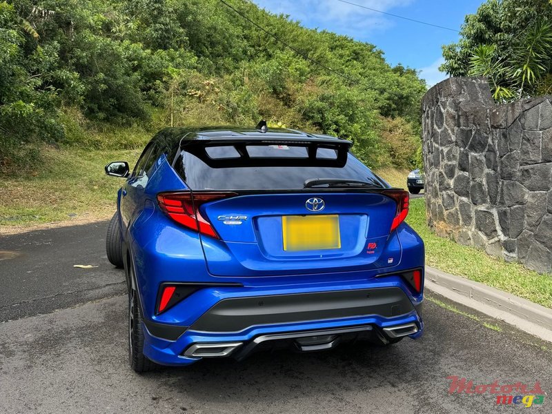 2020' Toyota C-HR photo #3