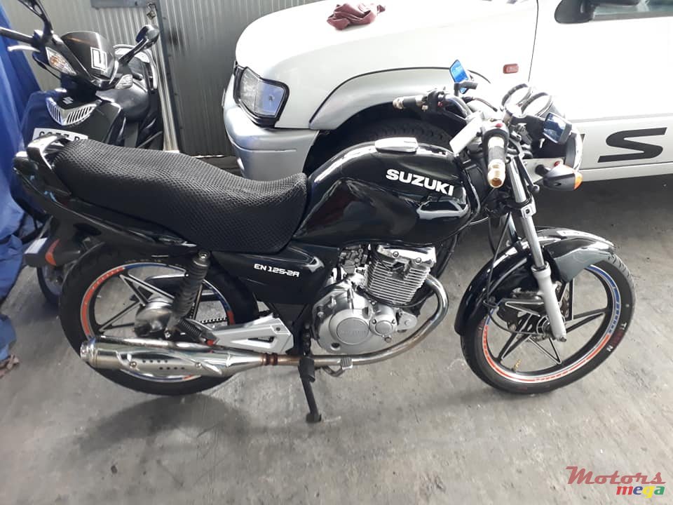 2011' Suzuki En photo #2