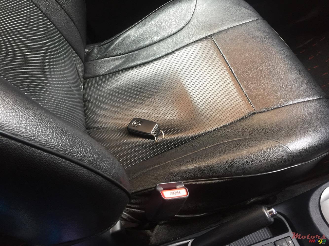 2011' Toyota photo #2