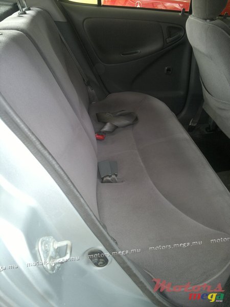 2001' Toyota PLATZ photo #6