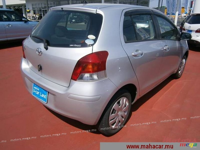 2010' Toyota Vitz photo #2