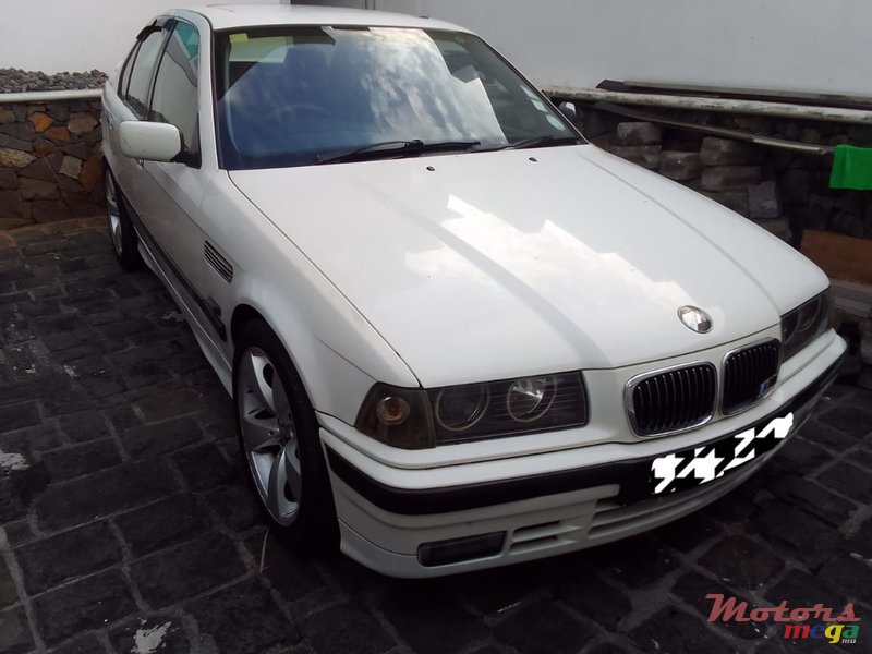 1993' BMW 318 photo #1