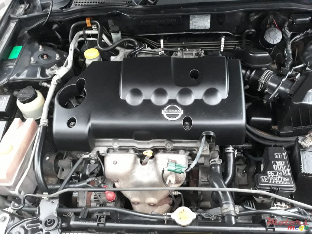 2004' Nissan Sunny photo #2