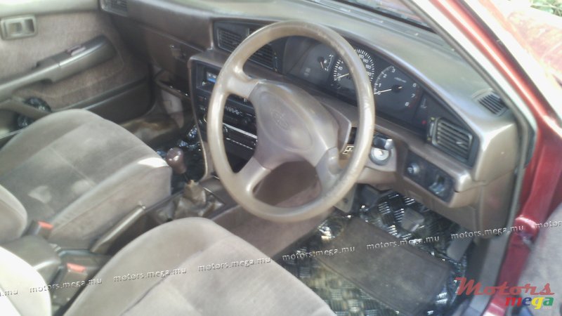 1991' Toyota Corona photo #4
