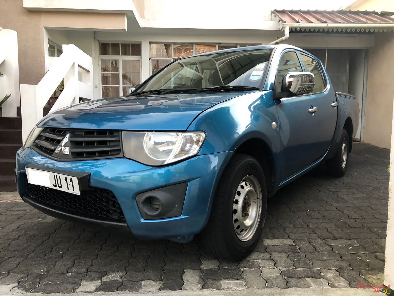 2011' Mitsubishi L 200 photo #2