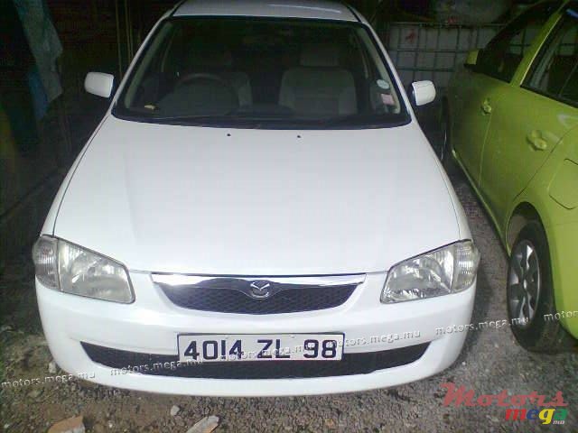 1998' Mazda 323 familial photo #1