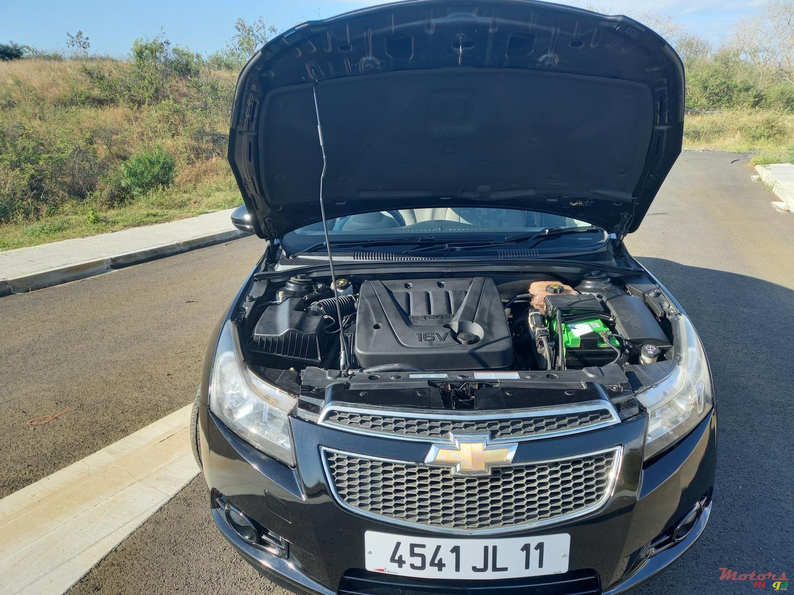 2011' Chevrolet Cruze photo #4