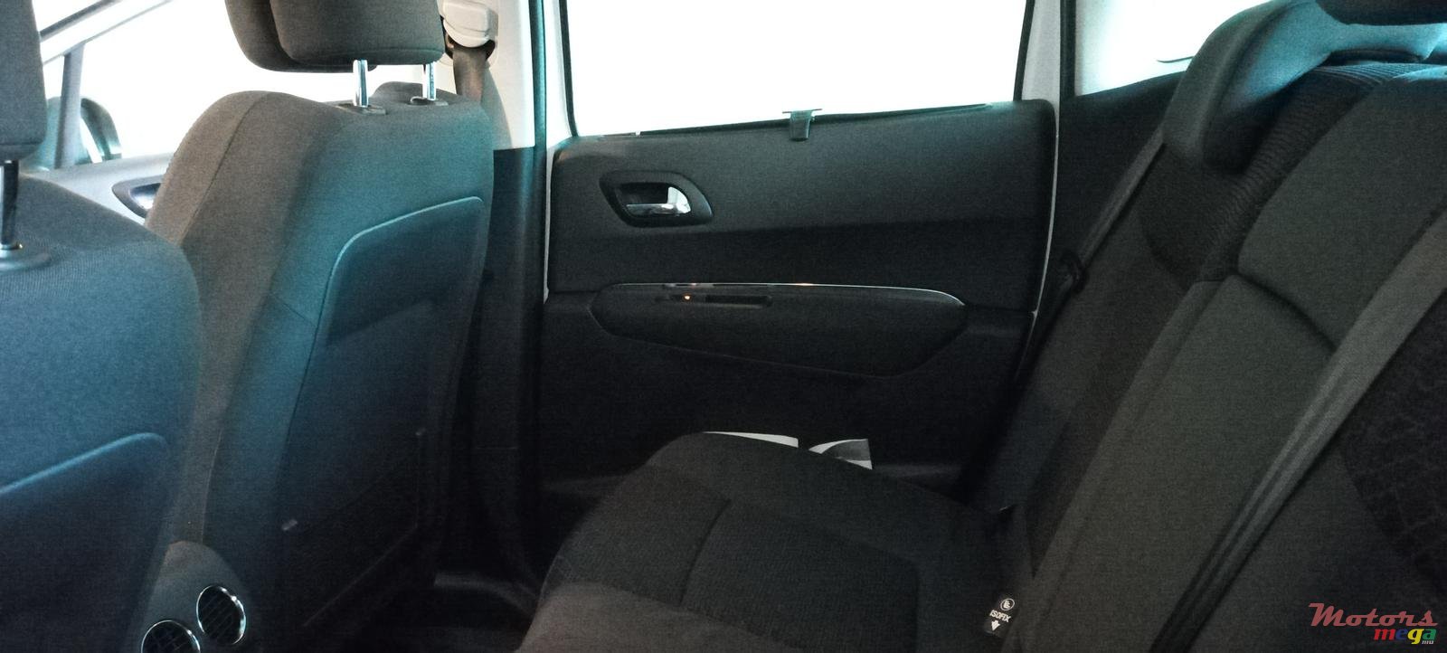 2016' Peugeot 3008 photo #2