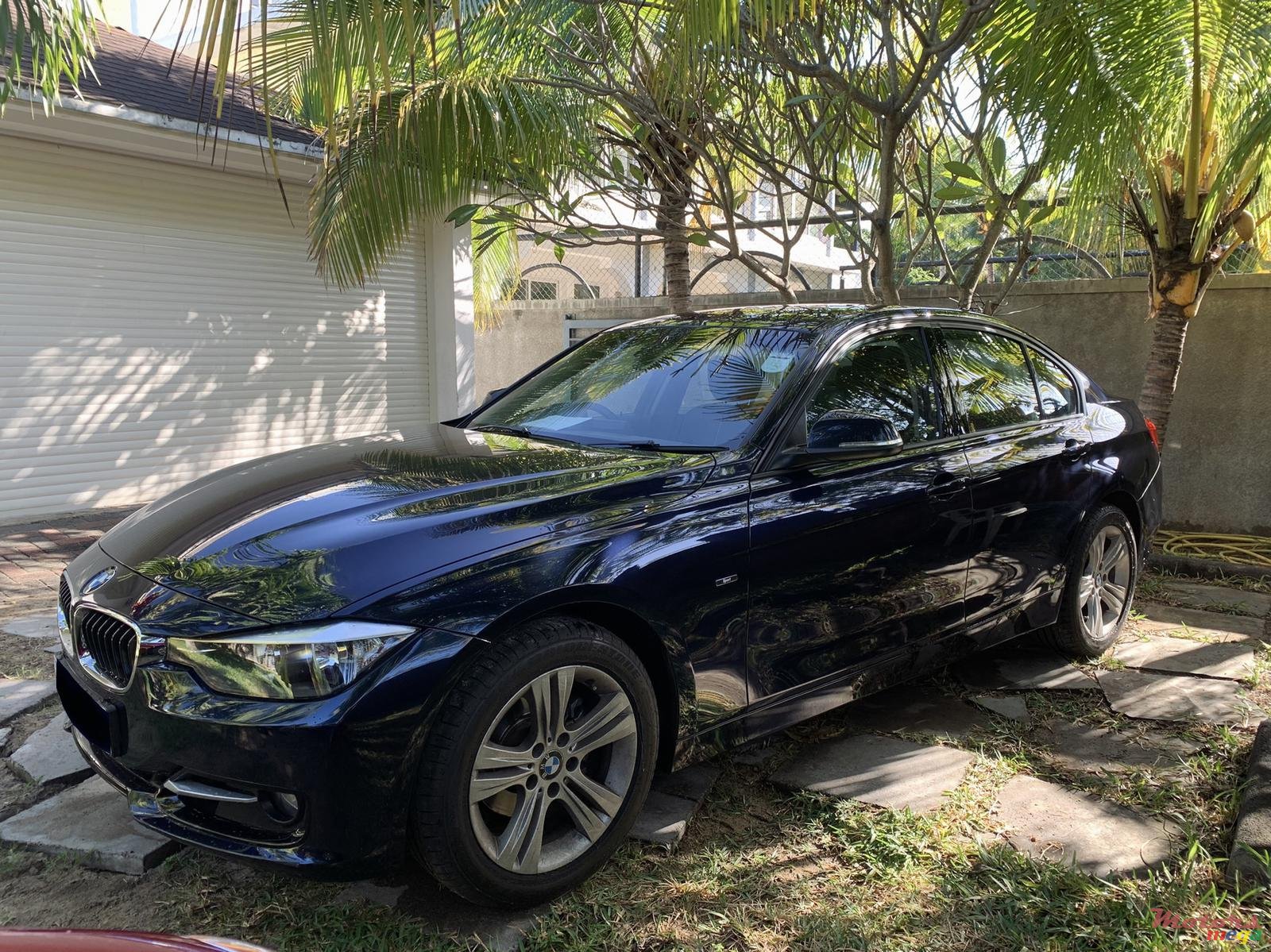 2012' BMW 3 Series 320i 2L TwinPower Turbo photo #1