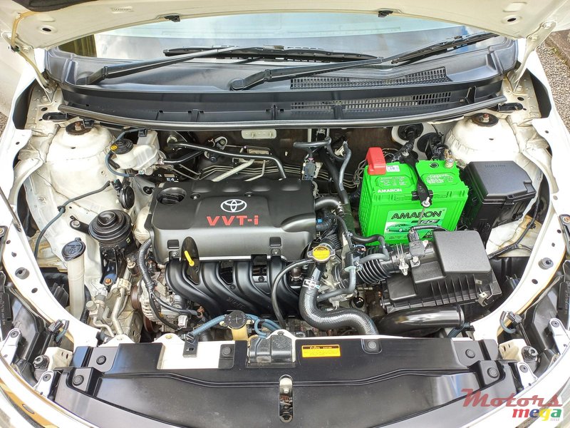 2014' Toyota Yaris Manual 1300cc photo #4