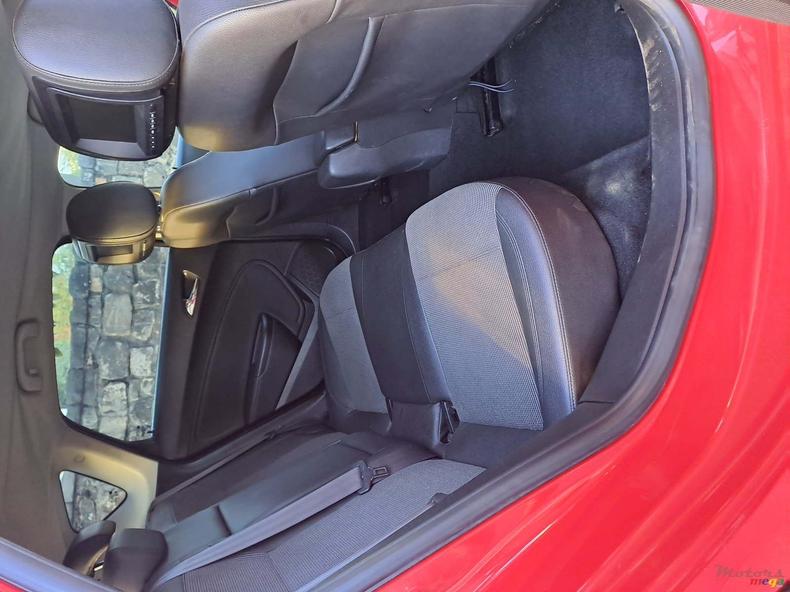 2014' Opel Astra J photo #7