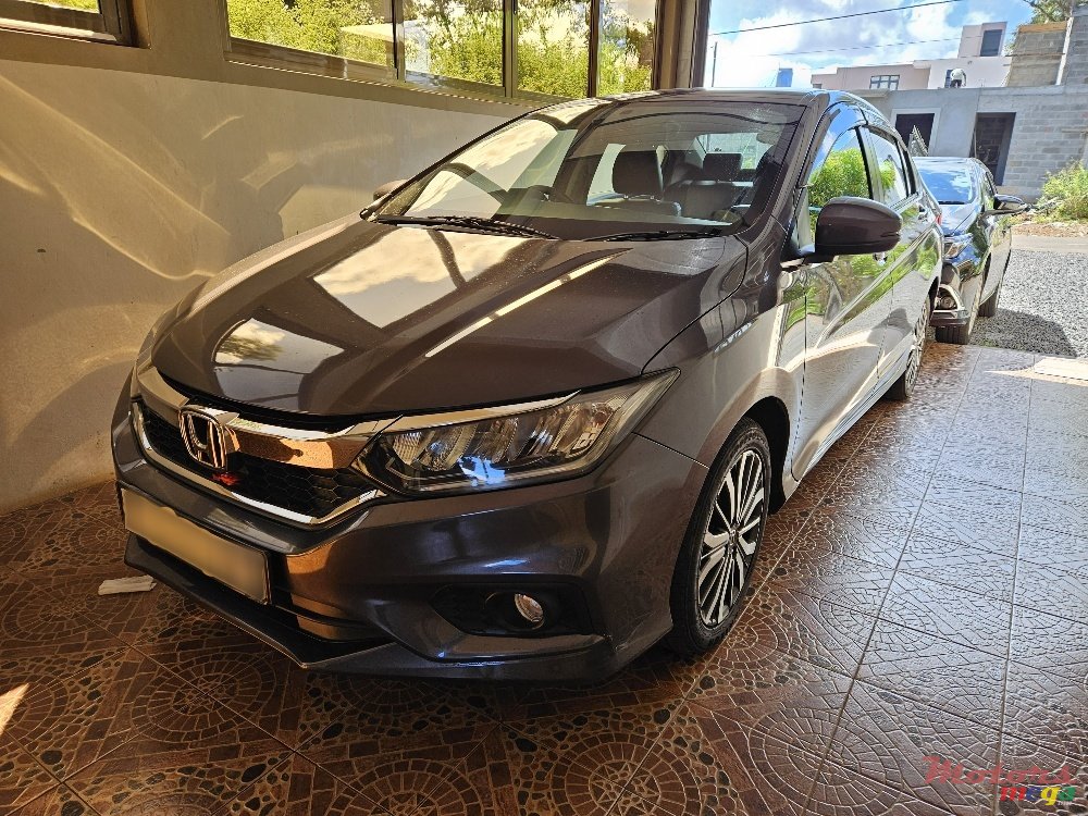 2019' Honda Ballade Executive photo #2