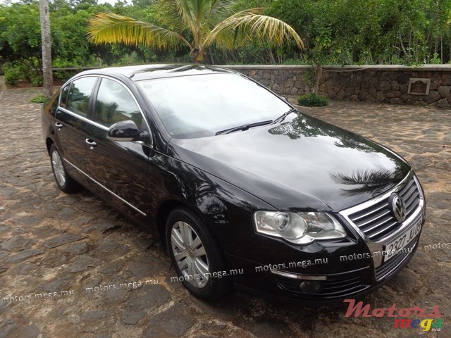 2009' Volkswagen Passat photo #1