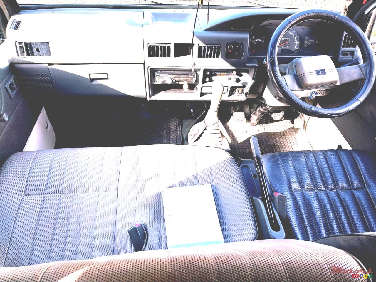 2010' Mitsubishi L300 photo #4