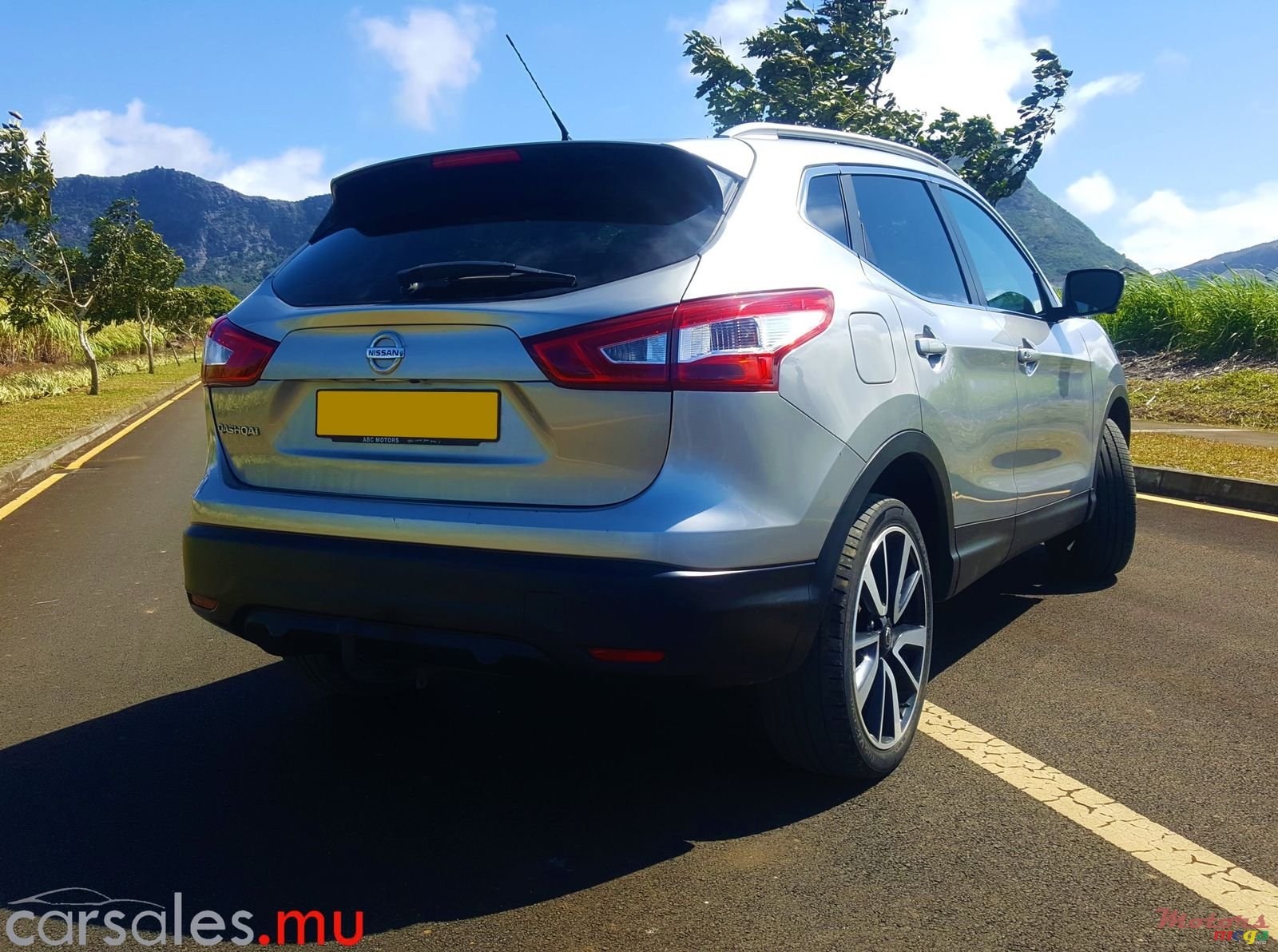 2015' Nissan Qashqai 1.6 dci Tekna photo #3
