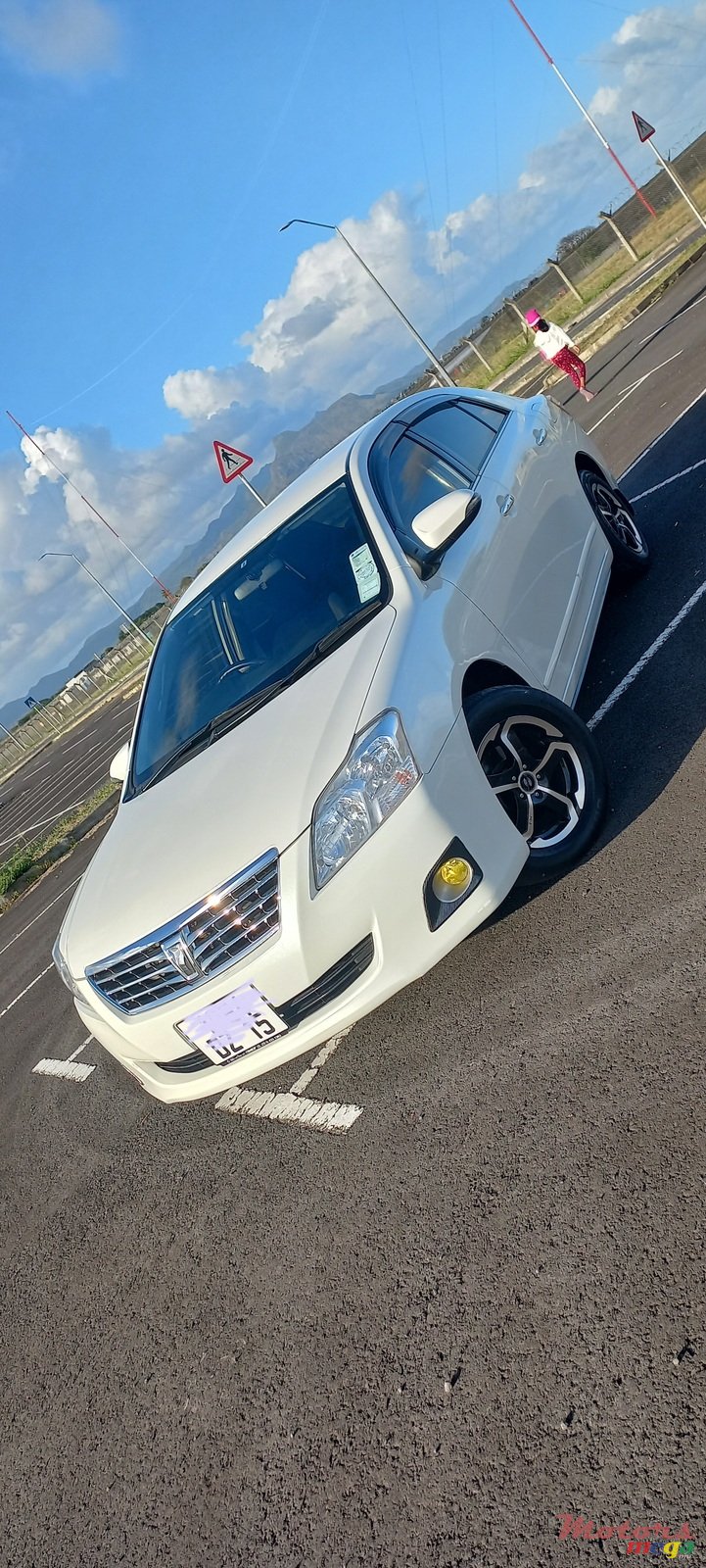 2015' Toyota Premio F edition photo #4