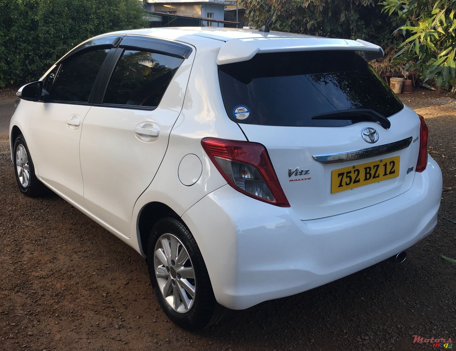 2012' Toyota Vitz photo #4