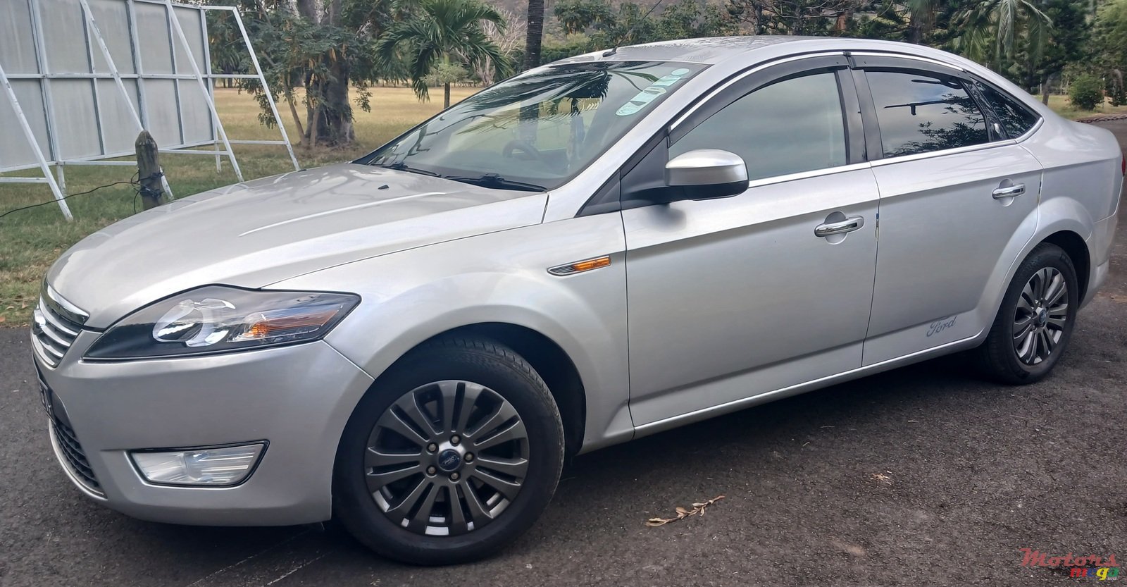 2011' Ford Mondeo photo #2