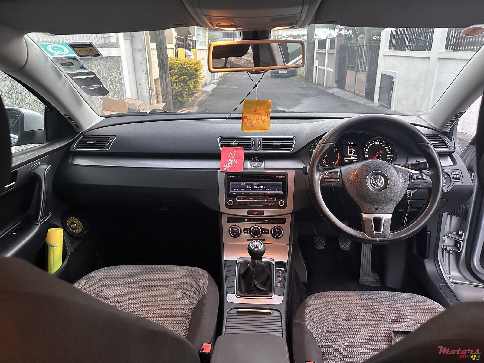 2012' Volkswagen Passat photo #2