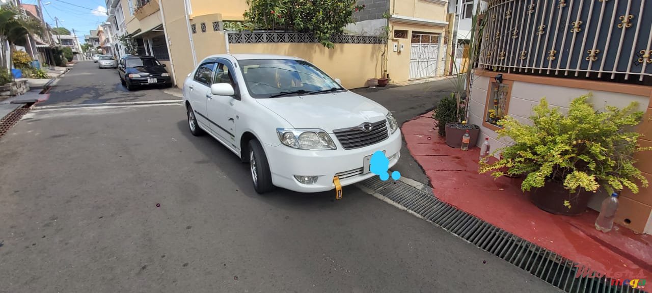 2006' Toyota iQ NZE photo #3