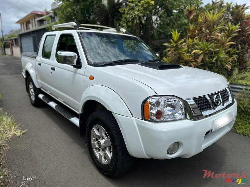 2014' Nissan Hardbody NP300 photo #2