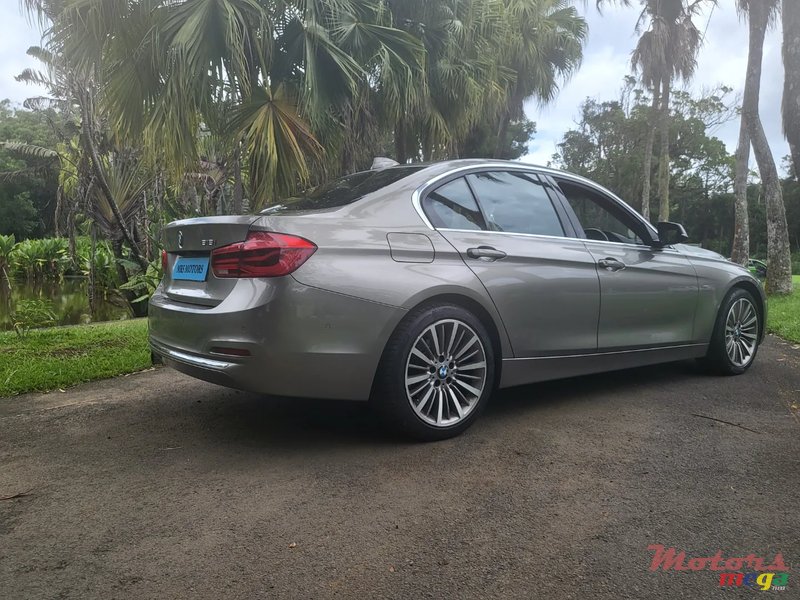 2016' BMW 3 Series Sedan photo #2