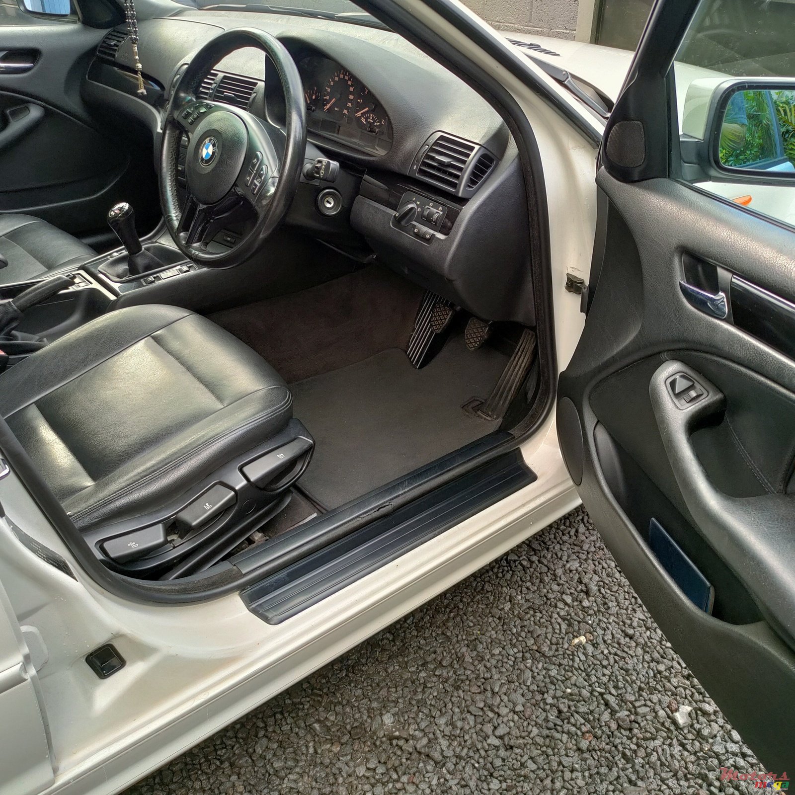 2002' BMW 3 Series photo #4