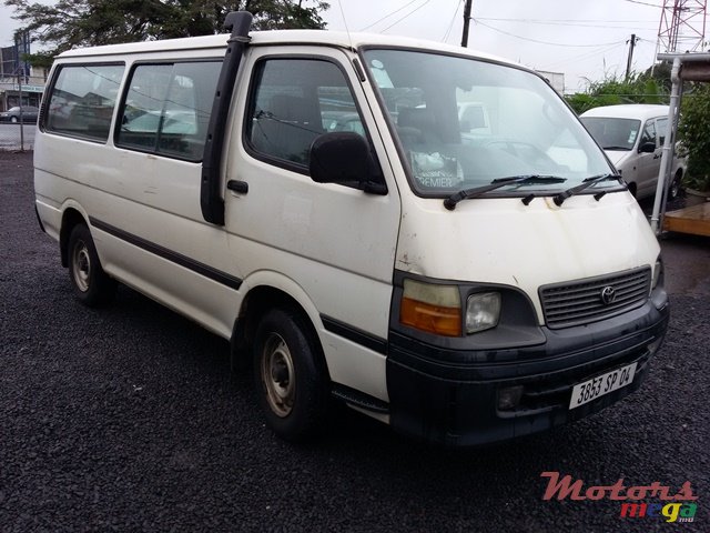 2004' Toyota HiAce photo #5