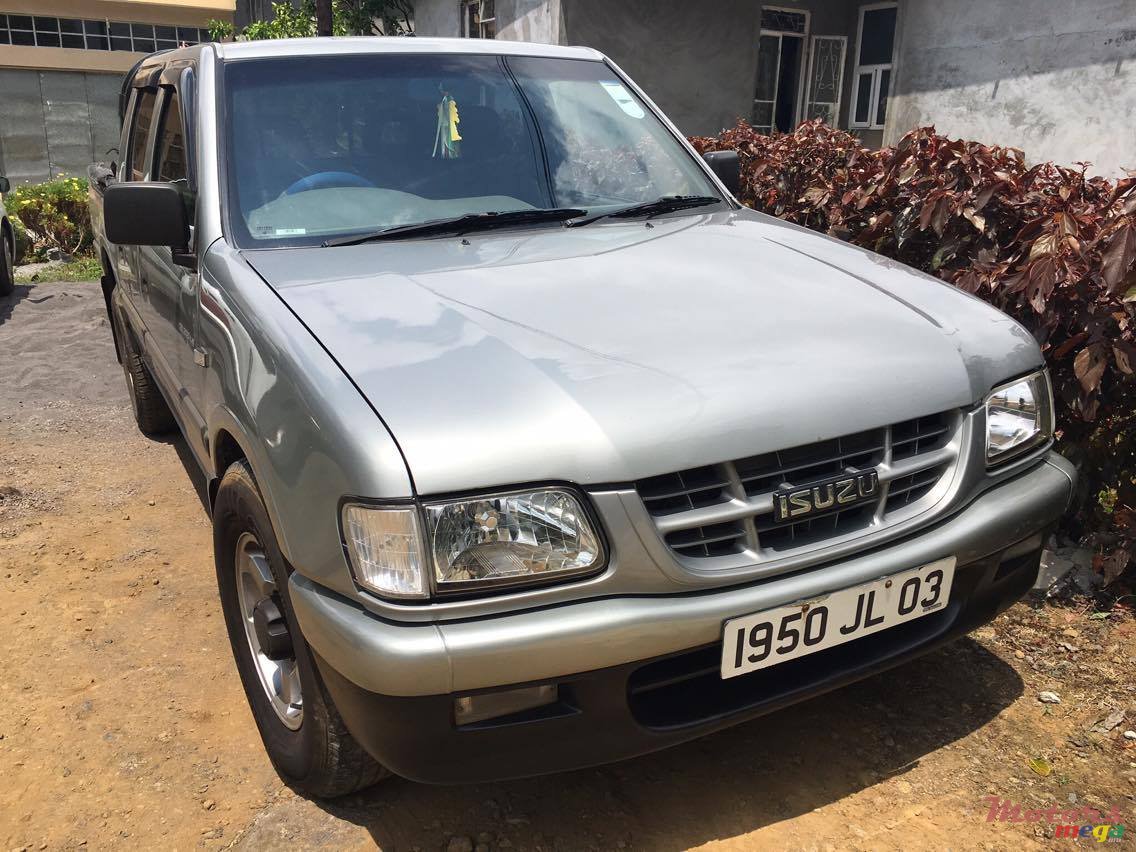 2003' Isuzu photo #1